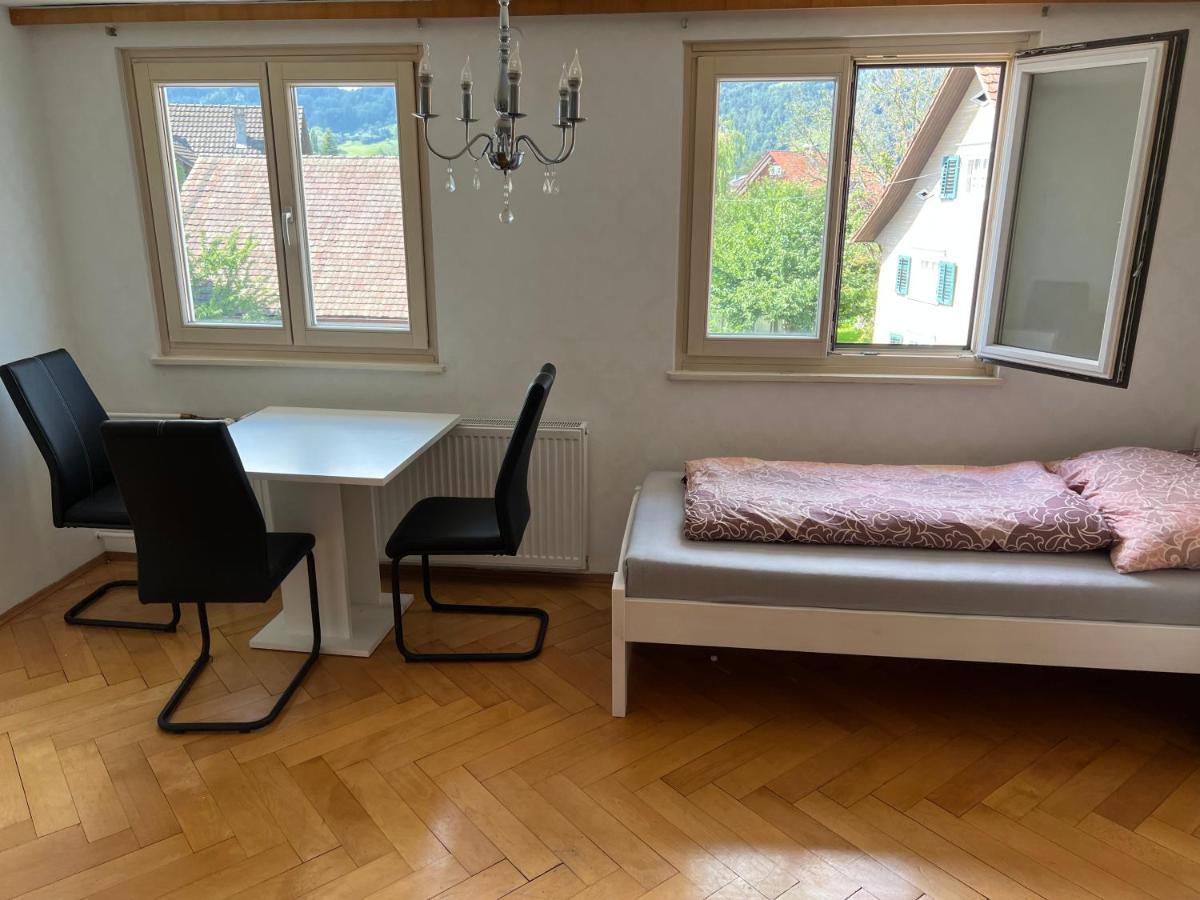 Orkhan Latifov Höchst Buitenkant foto