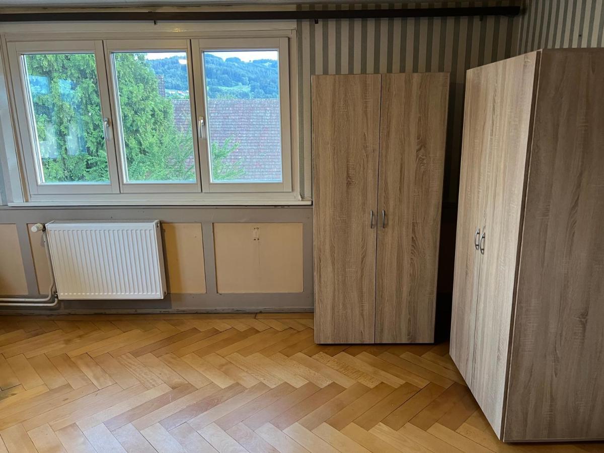 Orkhan Latifov Höchst Buitenkant foto